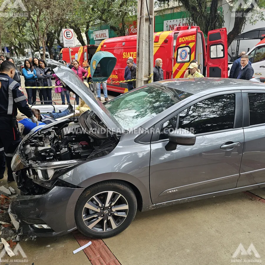 Duas mulheres são atropeladas na calçada após batida entre dois carros no centro de Maringá