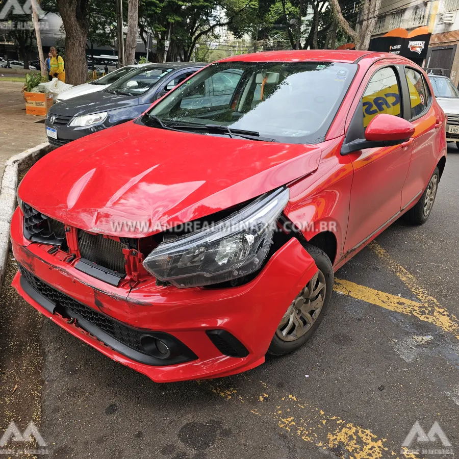 Duas mulheres são atropeladas na calçada após batida entre dois carros no centro de Maringá