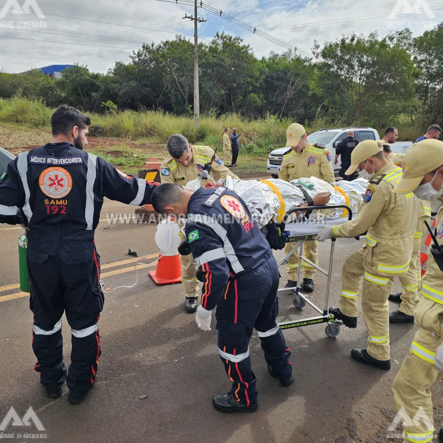 Motociclista de 21 anos é entubado ao bater contra carro na rodovia PR-317