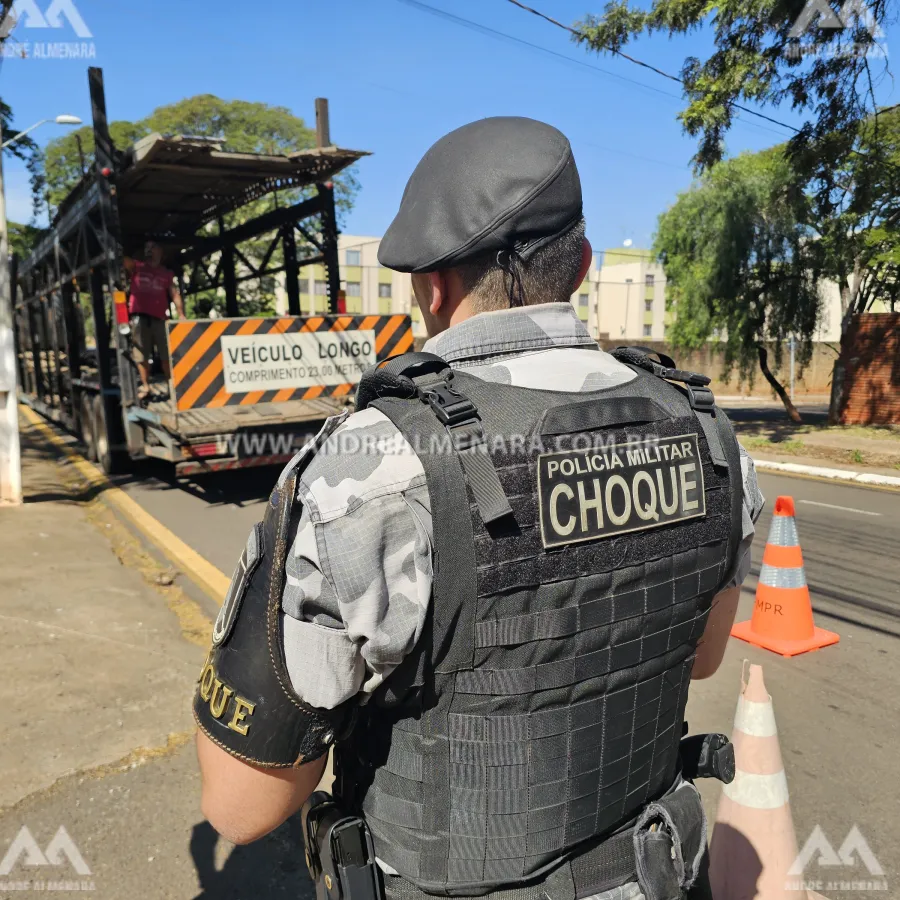 Caminhão-cegonha é flagrado transportando oito veículos furtados em Maringá