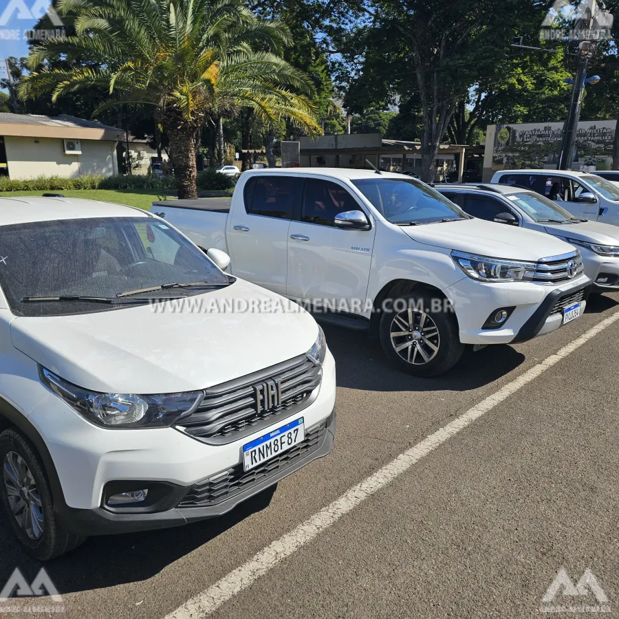 Caminhão-cegonha é flagrado transportando oito veículos furtados em Maringá