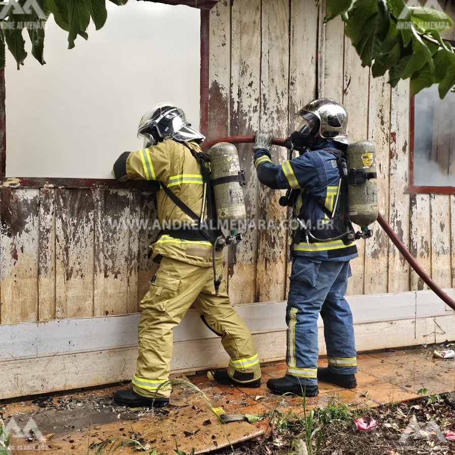 Corpo de Bombeiros localiza corpo de mulher durante atendimento de incêndio em residência