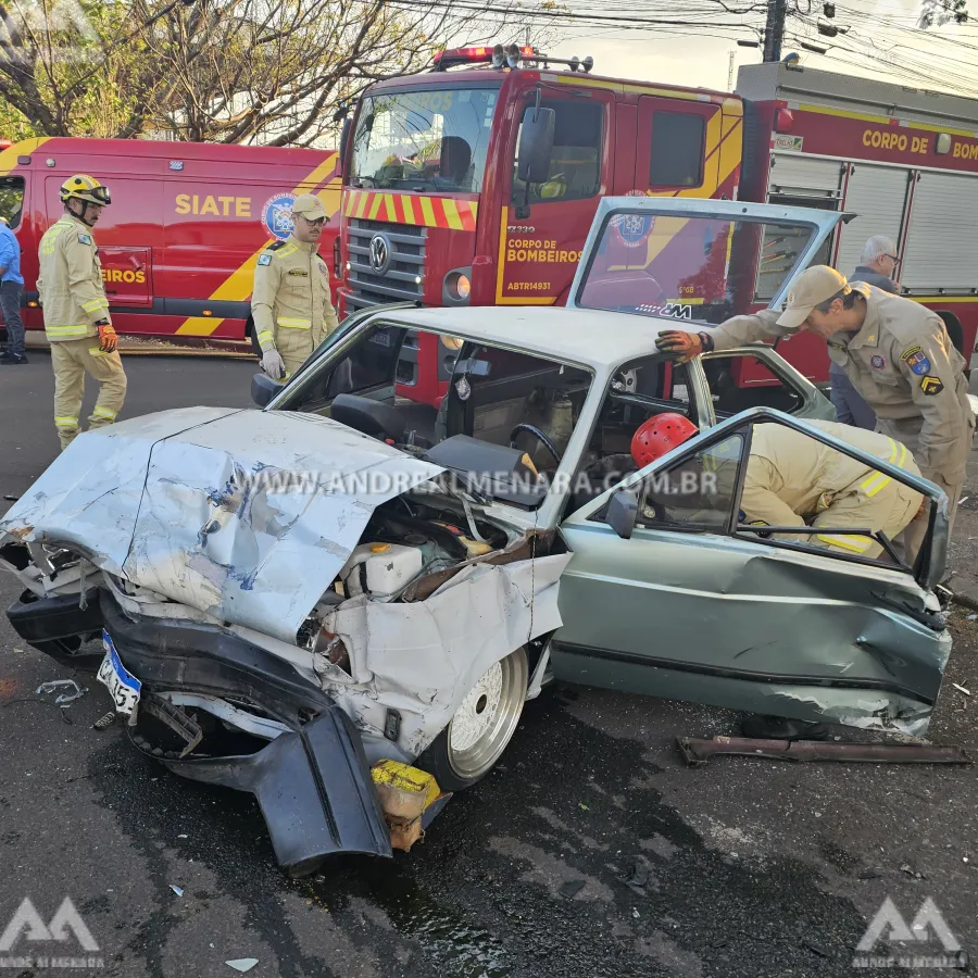 Motorista cruza preferencial e causa acidente na zona 5