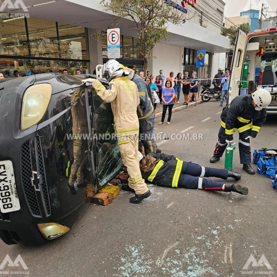 Motorista causa acidente grave no centro de Maringá ao cruzar preferencial