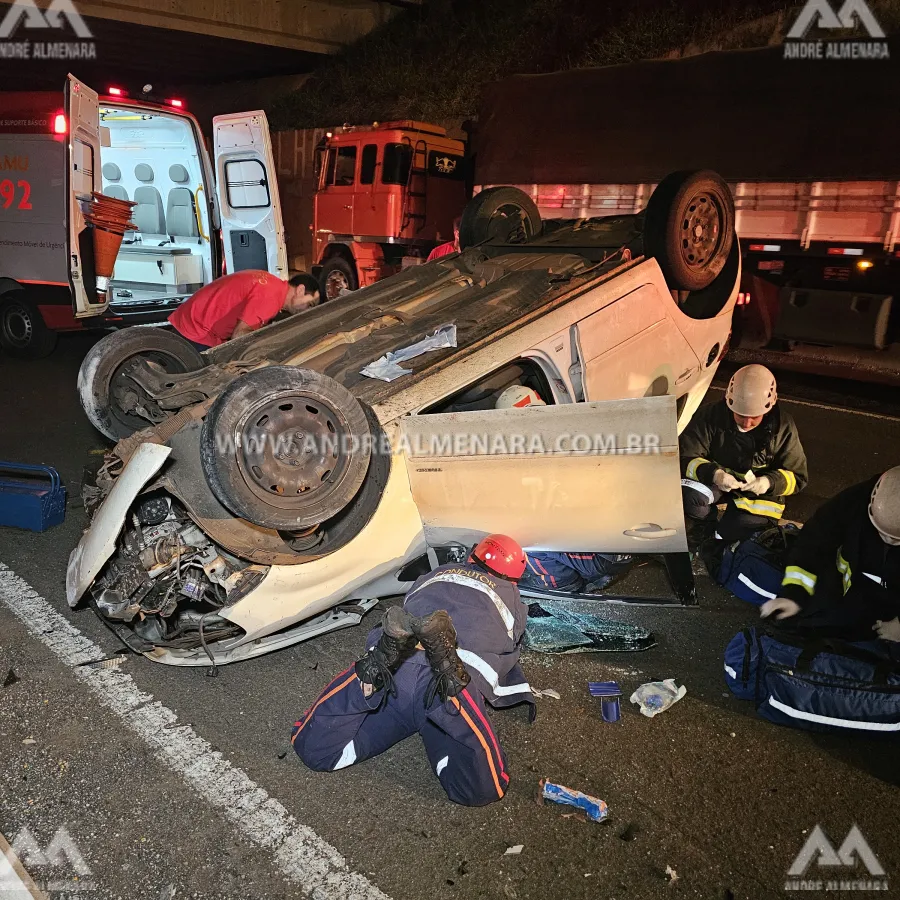 Homem fica ferido ao capotar automóvel no Contorno Norte