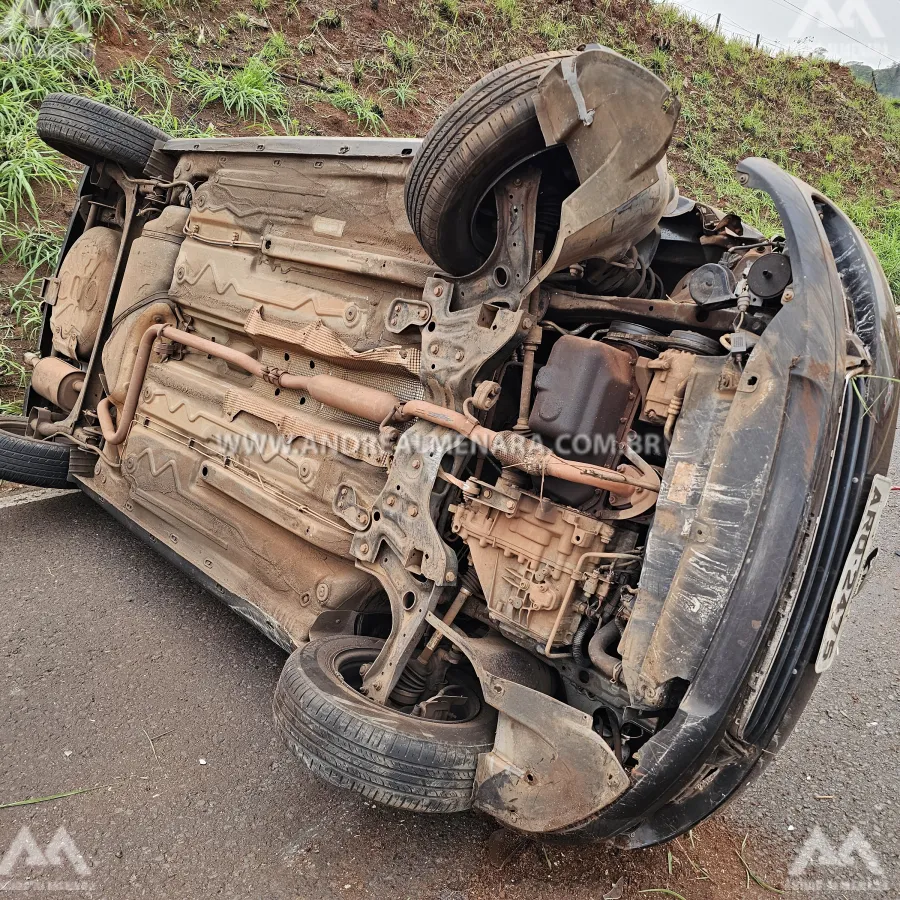 Carro na contramão provoca capotamentos no Contorno Sul