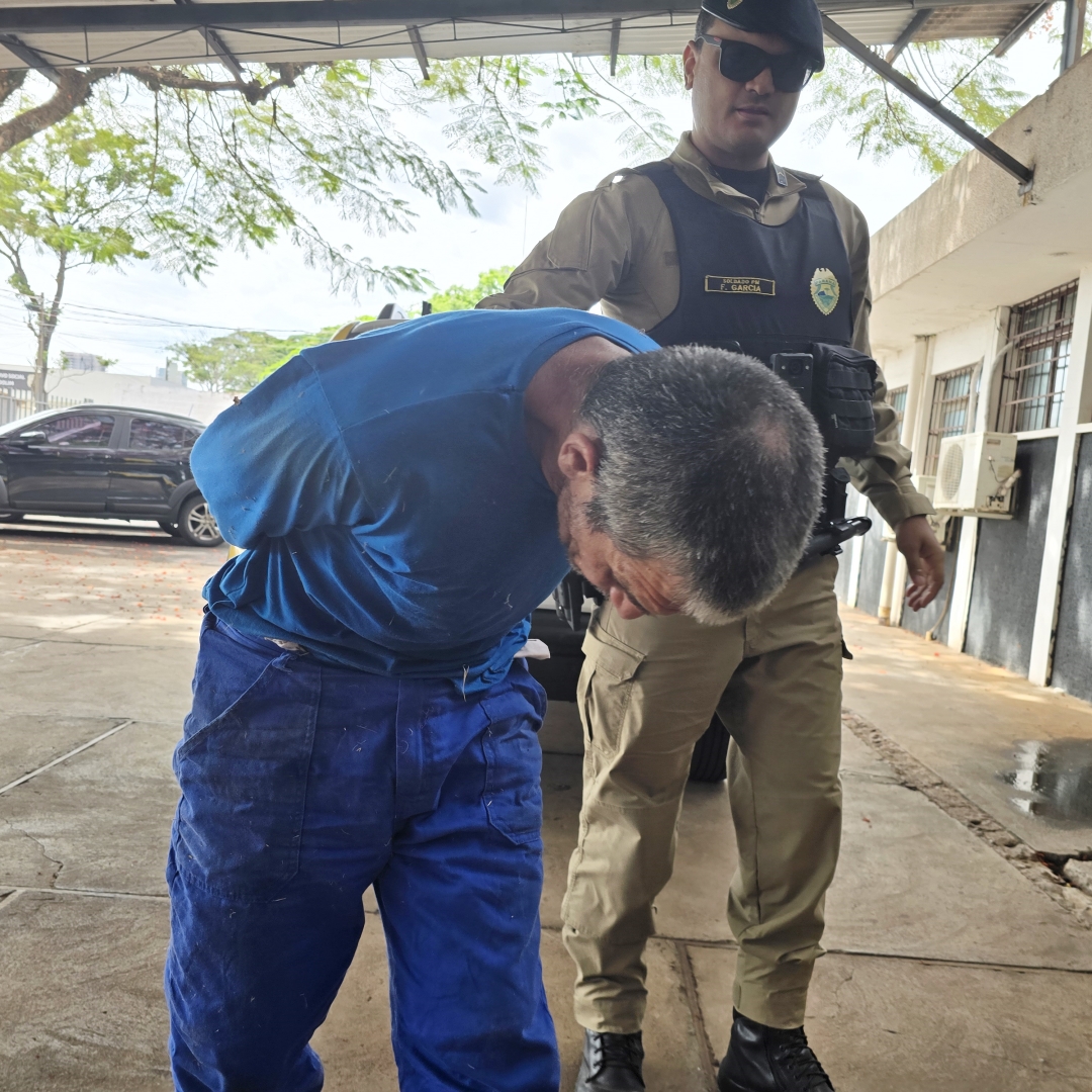 Ladrão de carro é preso após se envolver em acidente durante furto de veículo