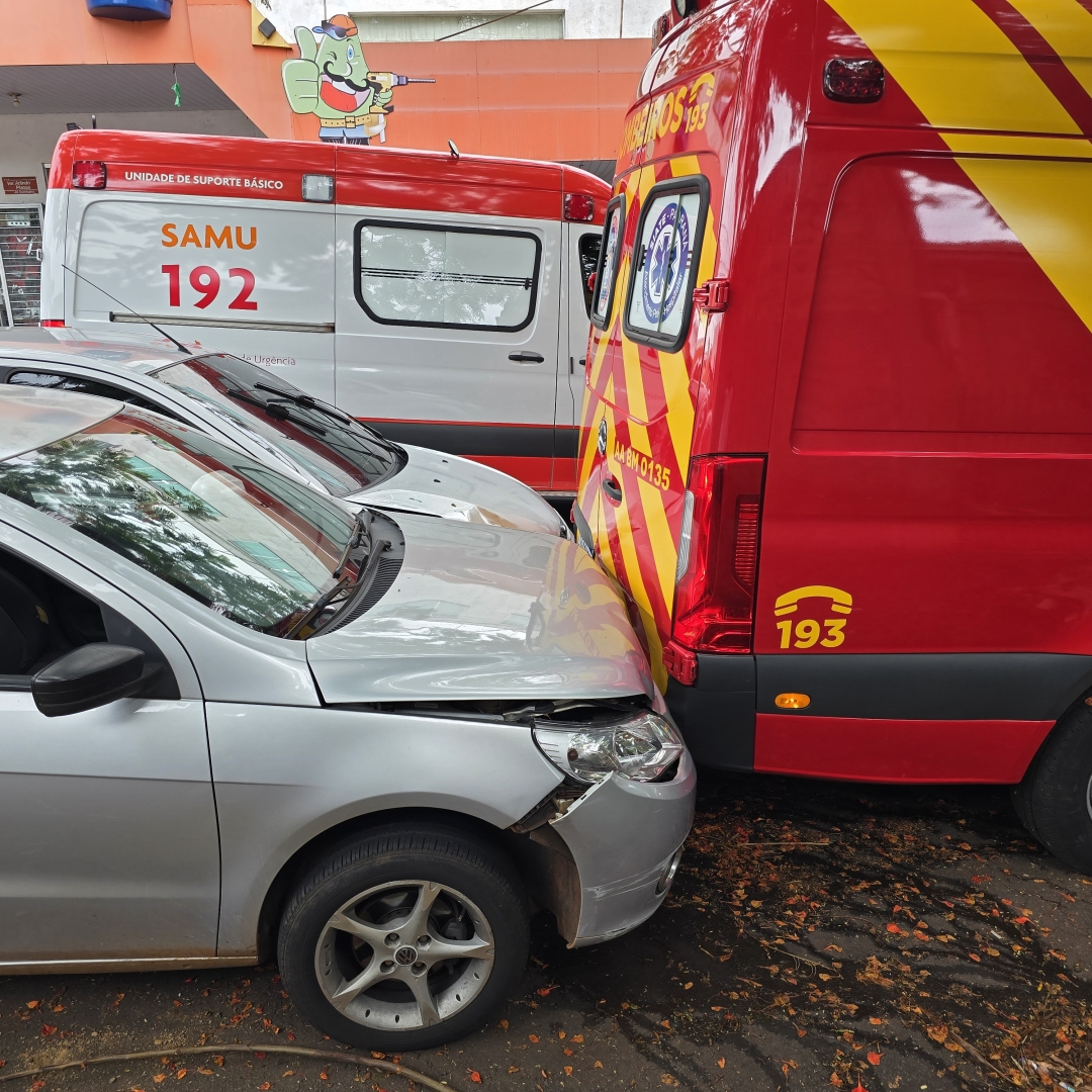 Socorrista escapa por um triz de ser atropelado por carro