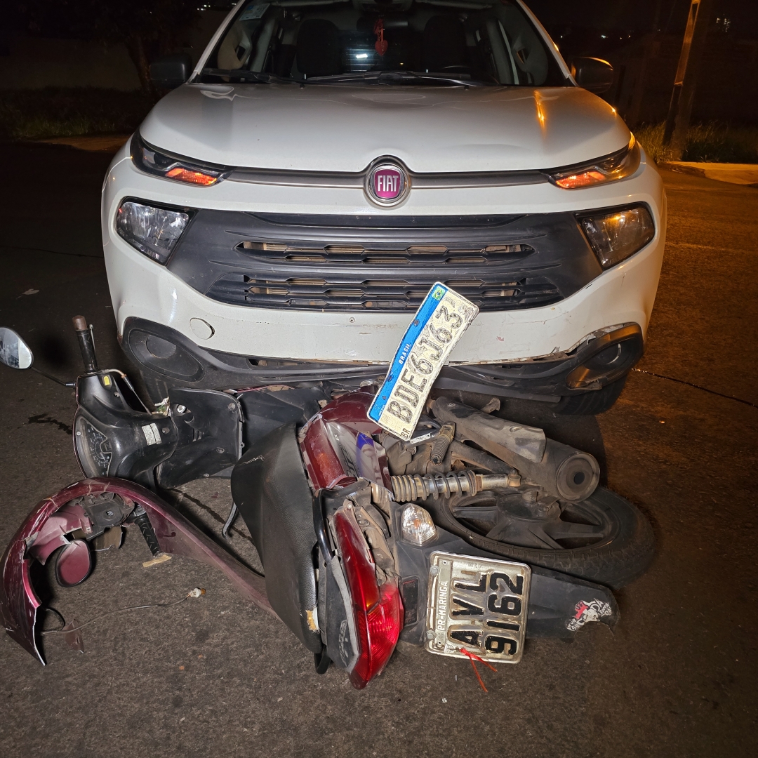 Moto fica debaixo de utilitário após colisão no Jardim dos Pássaros