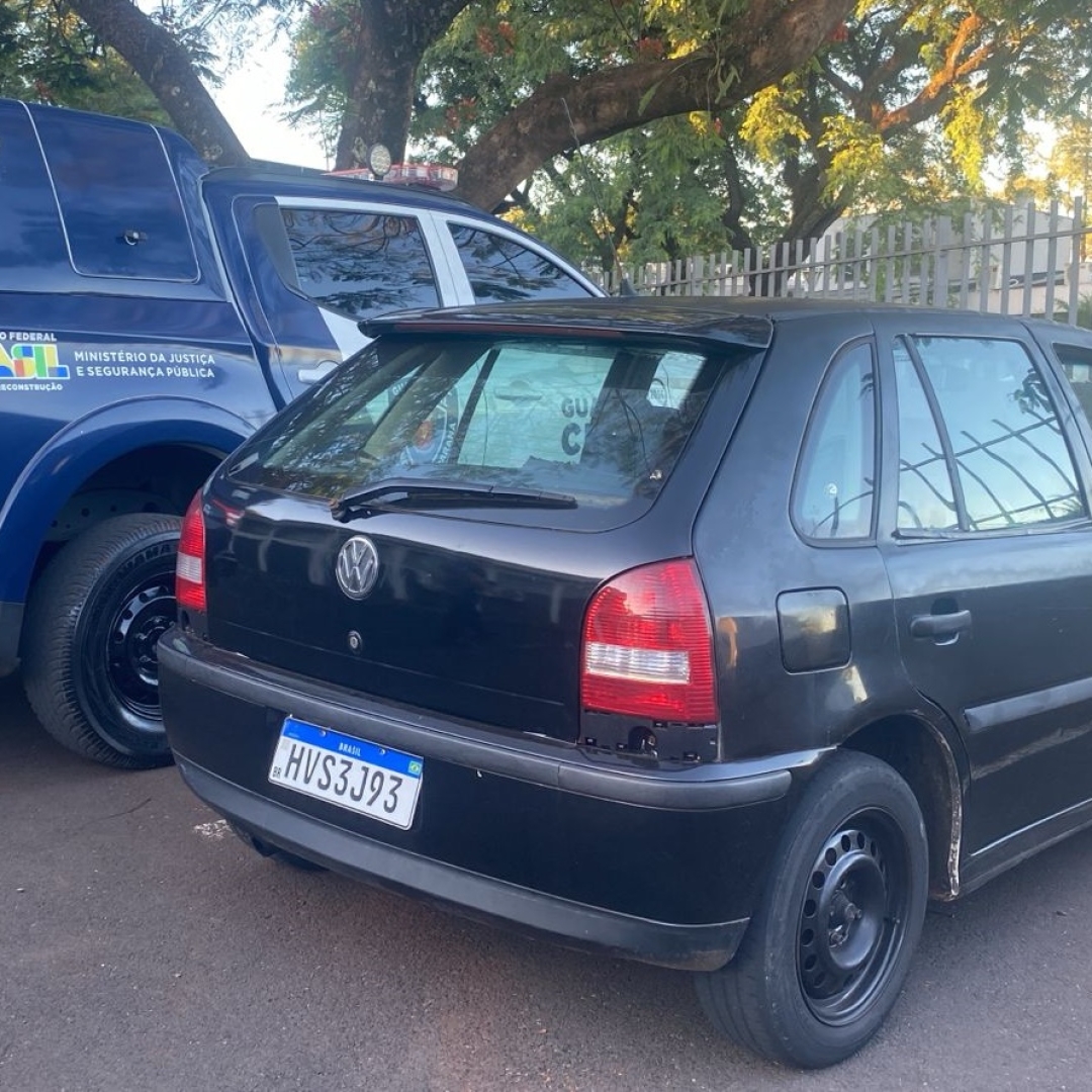 Guarda Municipal de Maringá prende homem com carro furtado