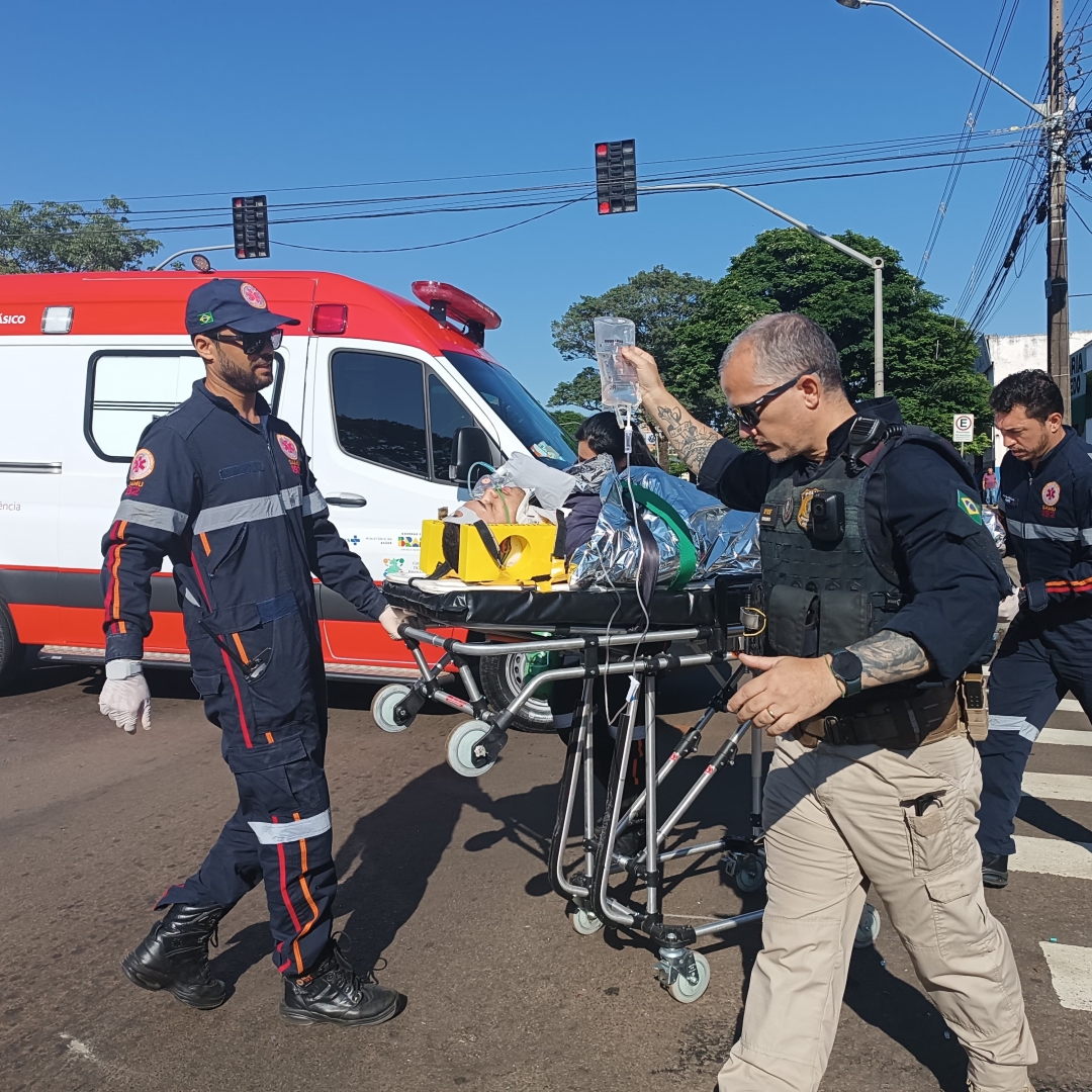 Motociclista fica gravemente ferido ao sofrer acidente na Avenida Colombo