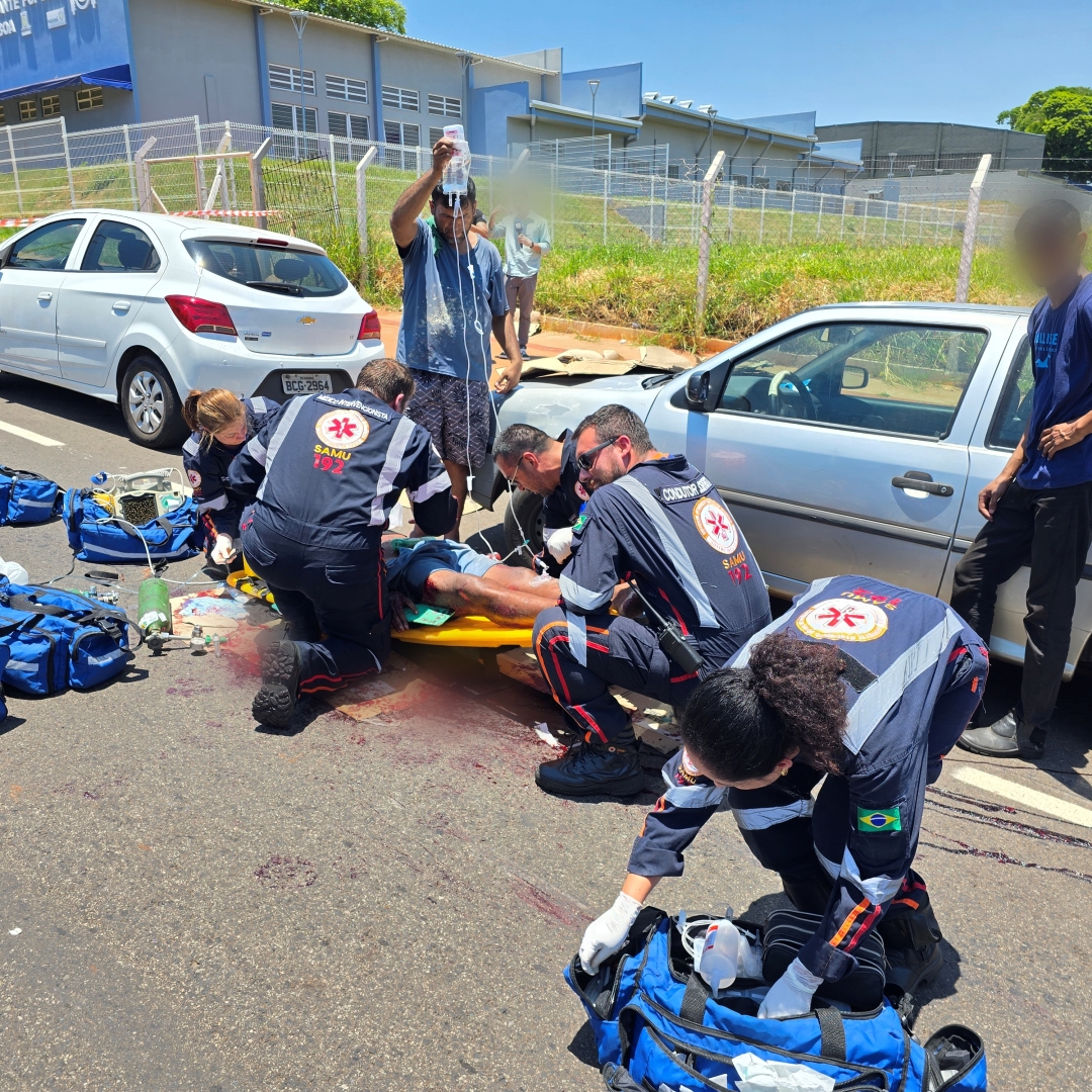 Homem sofre acidente gravíssimo ao ser atropelado por veículo no Conjunto Santa Felicidade