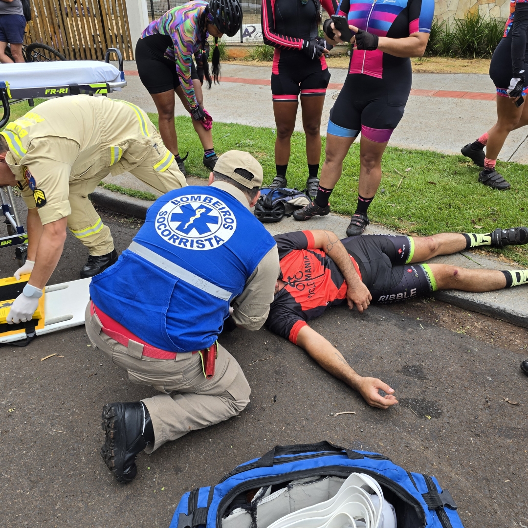 Motorista suspeito de estar embriagado atropela ciclista e foge sem prestar socorro