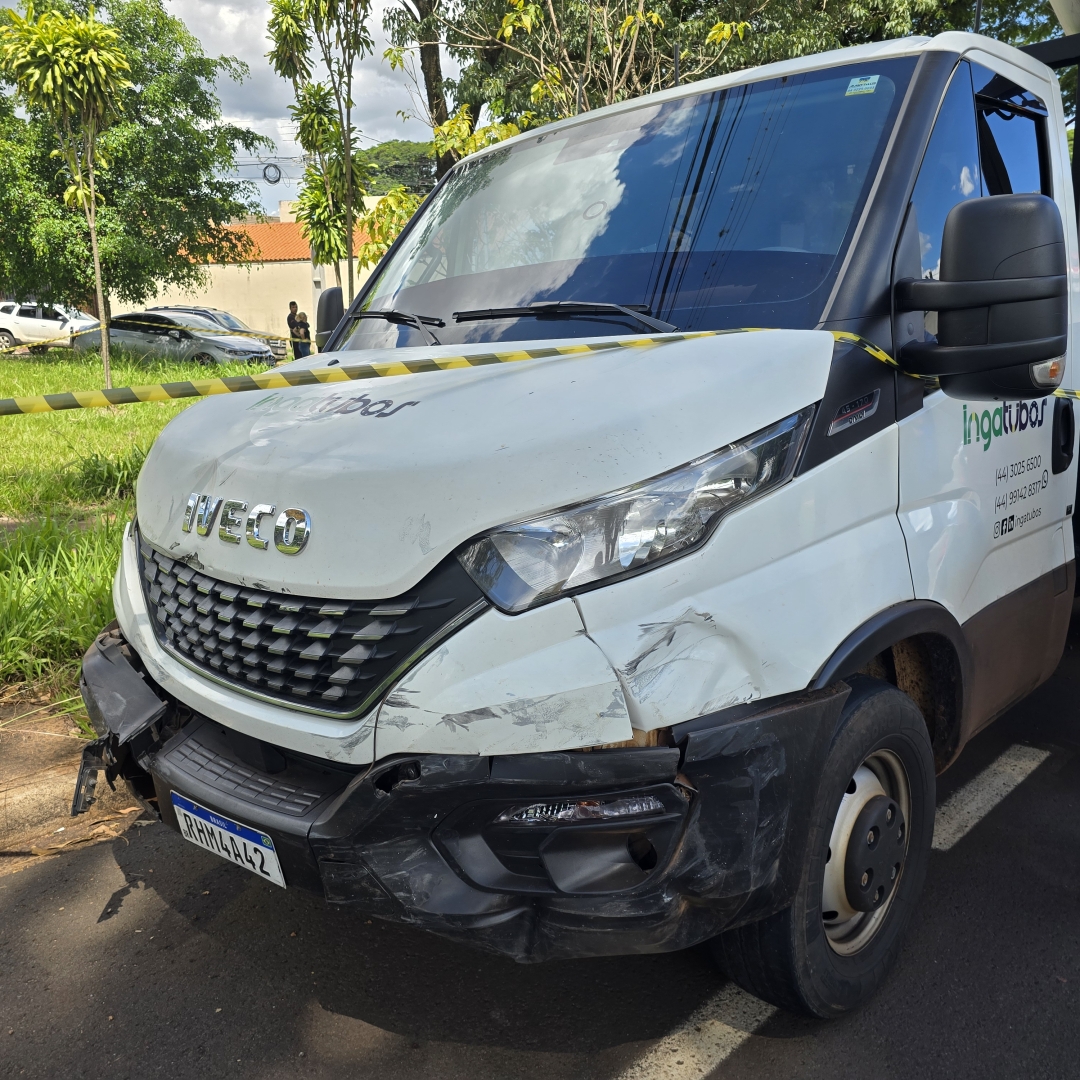 Carro trafega na contramão e provoca acidente grave na zona 5