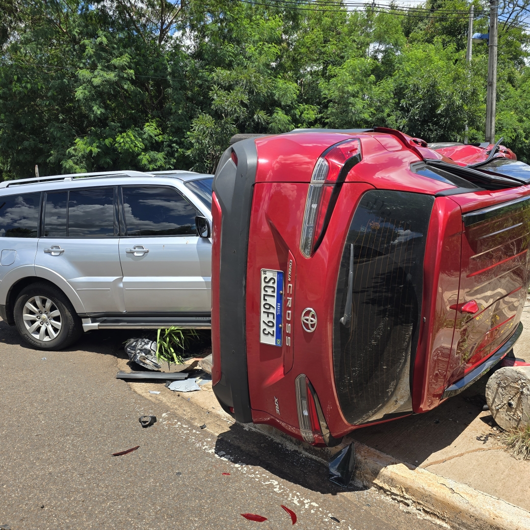 Mulher é socorrida após sofrer acidente na zona sete