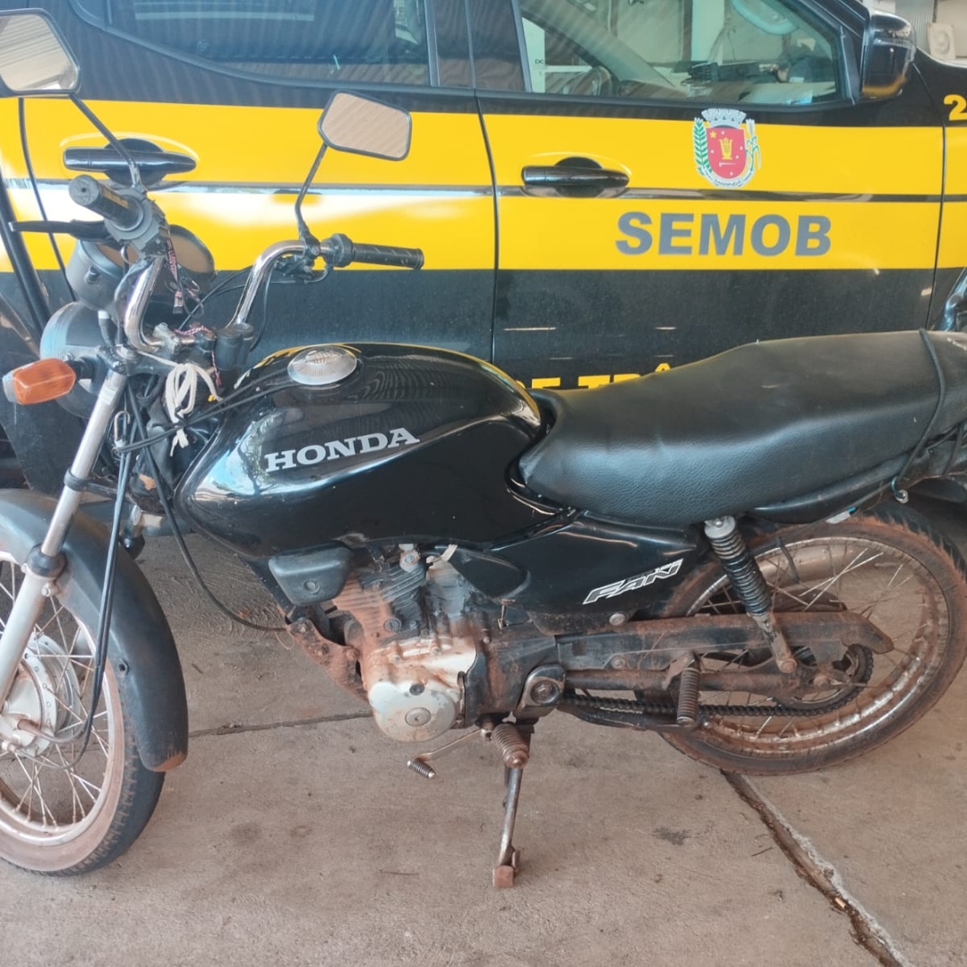 Agentes de Trânsito de Maringá prendem homem com moto furtada 