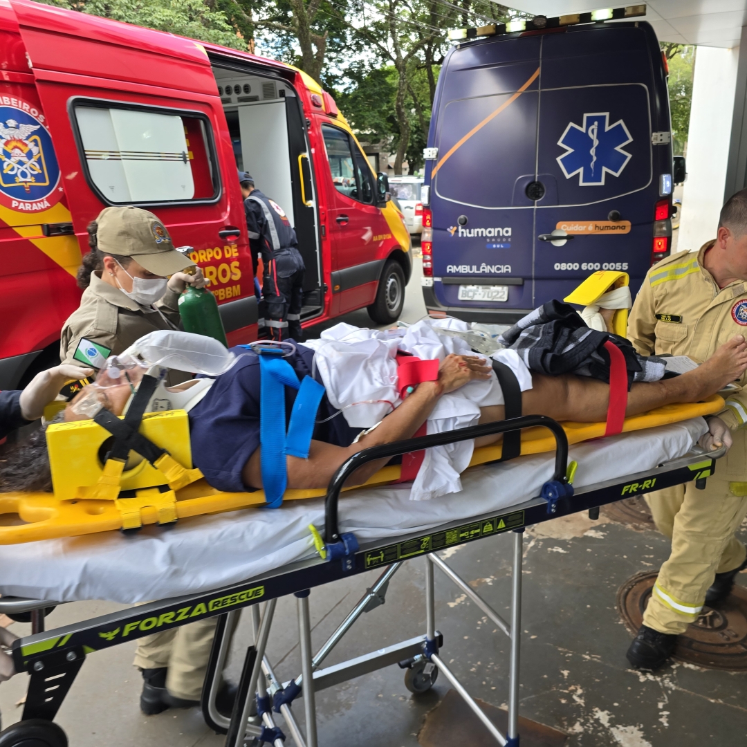 Mulher de 64 anos sofre acidente grave na Avenida Colombo