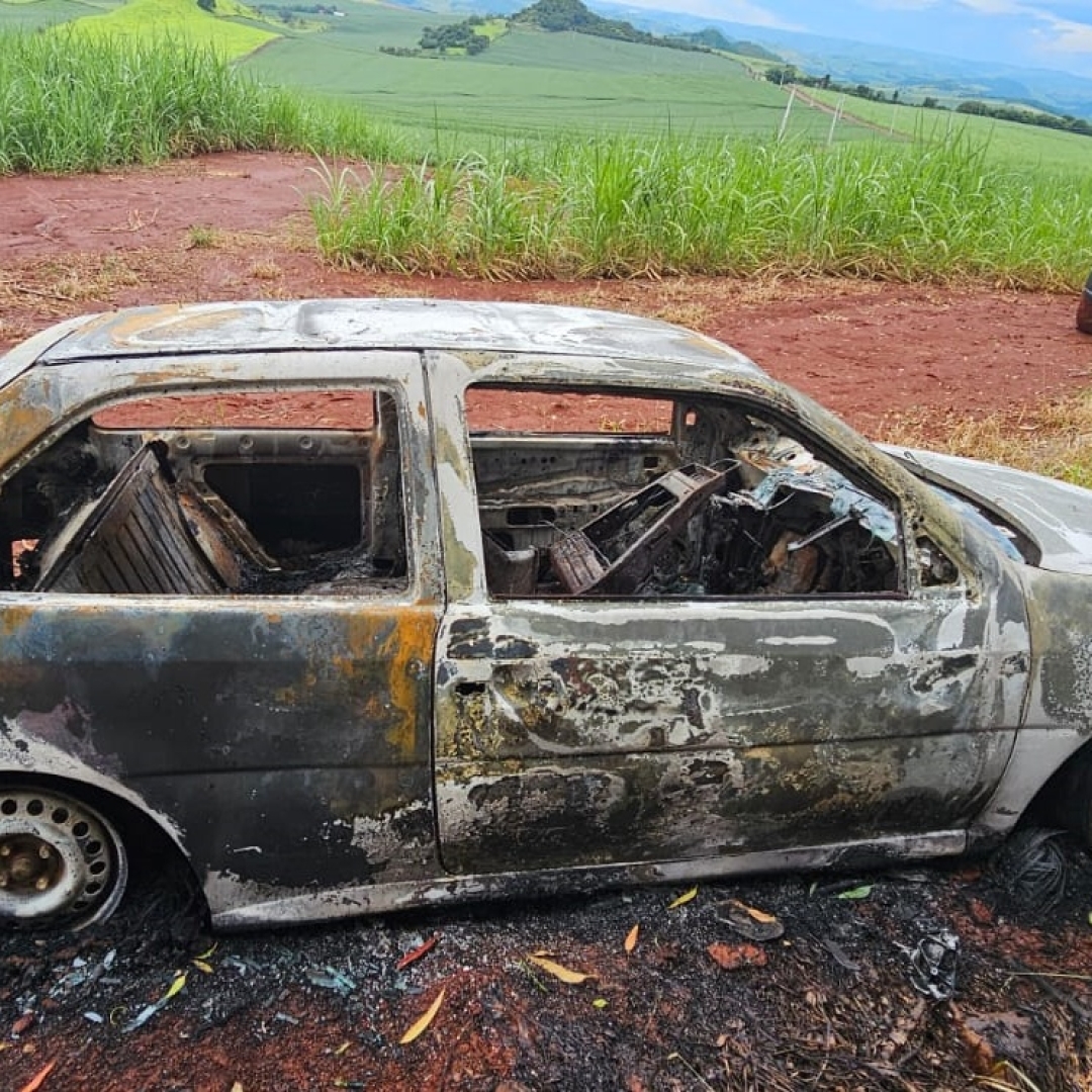 Polícia localiza carro queimado de um jovem de Mandaguari que está desaparecido