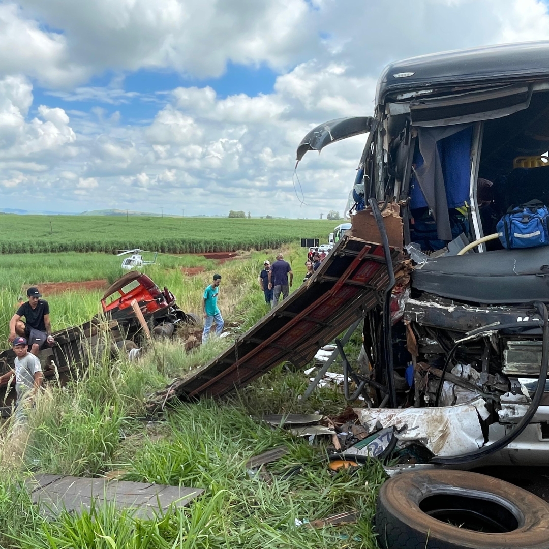 Passageira de ônibus que sofreu acidente em Bom Sucesso morre em Maringá