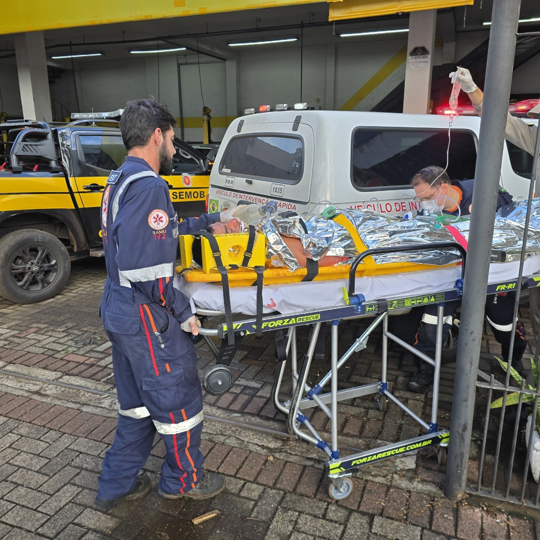 Homem é entubado após ser esfaqueado no pescoço em Maringá