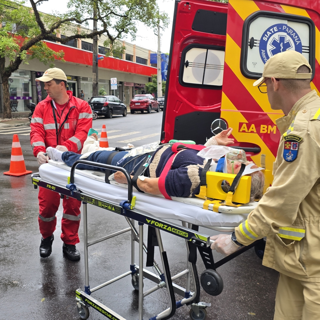 Mulher de 76 anos sofre acidente gravíssimo após ser atropelada por moto 