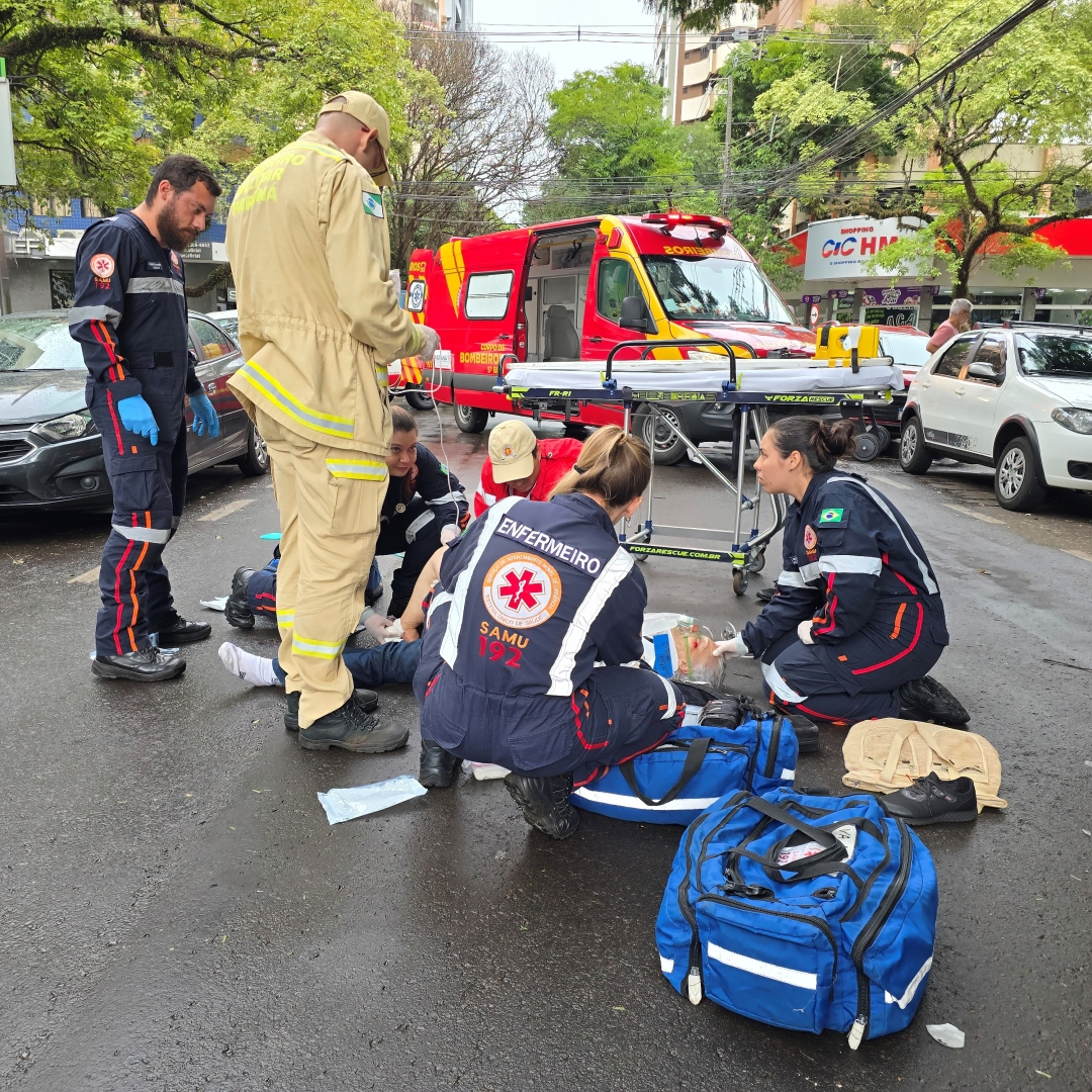 Mulher de 76 anos sofre acidente gravíssimo após ser atropelada por moto 