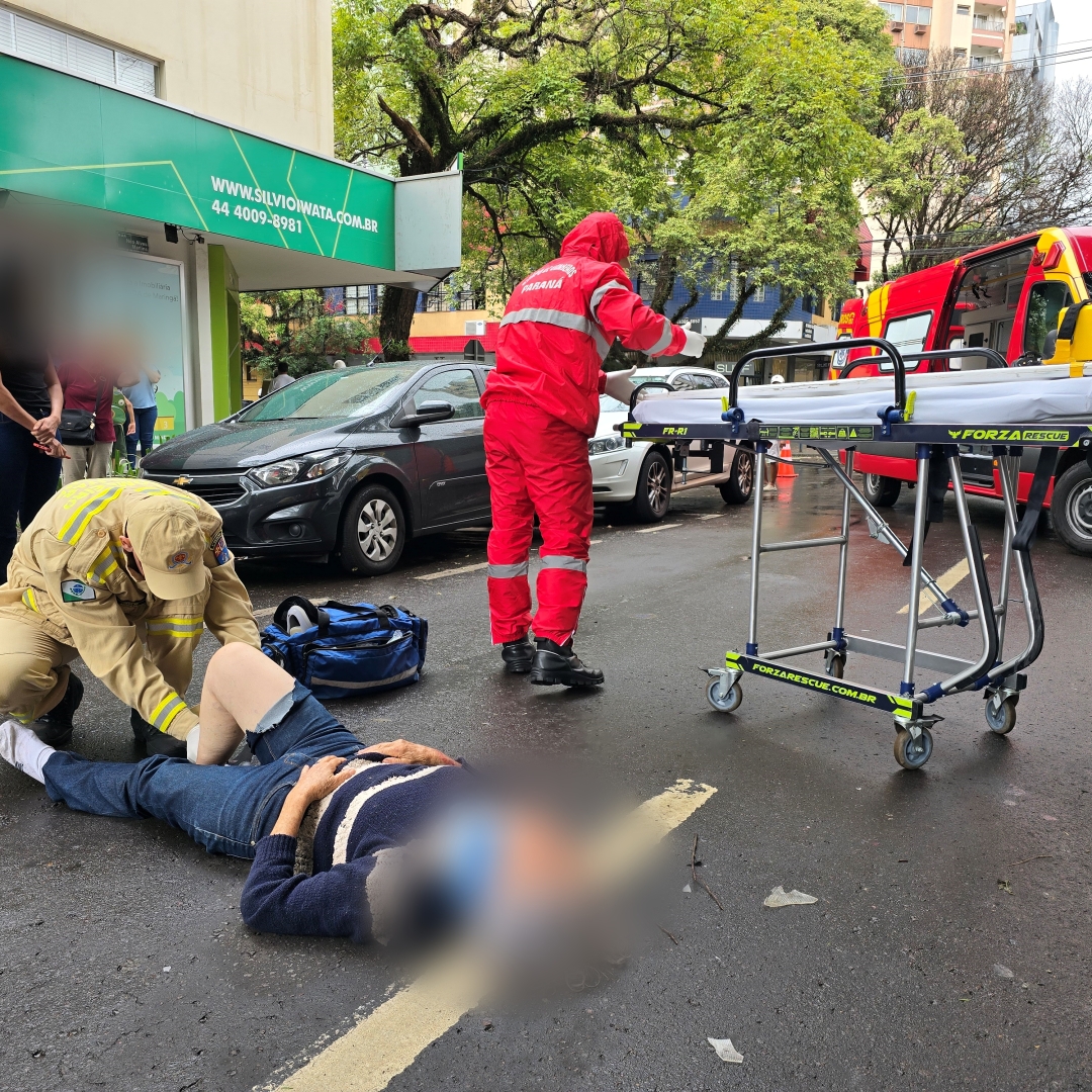 Mulher de 76 anos sofre acidente gravíssimo após ser atropelada por moto 