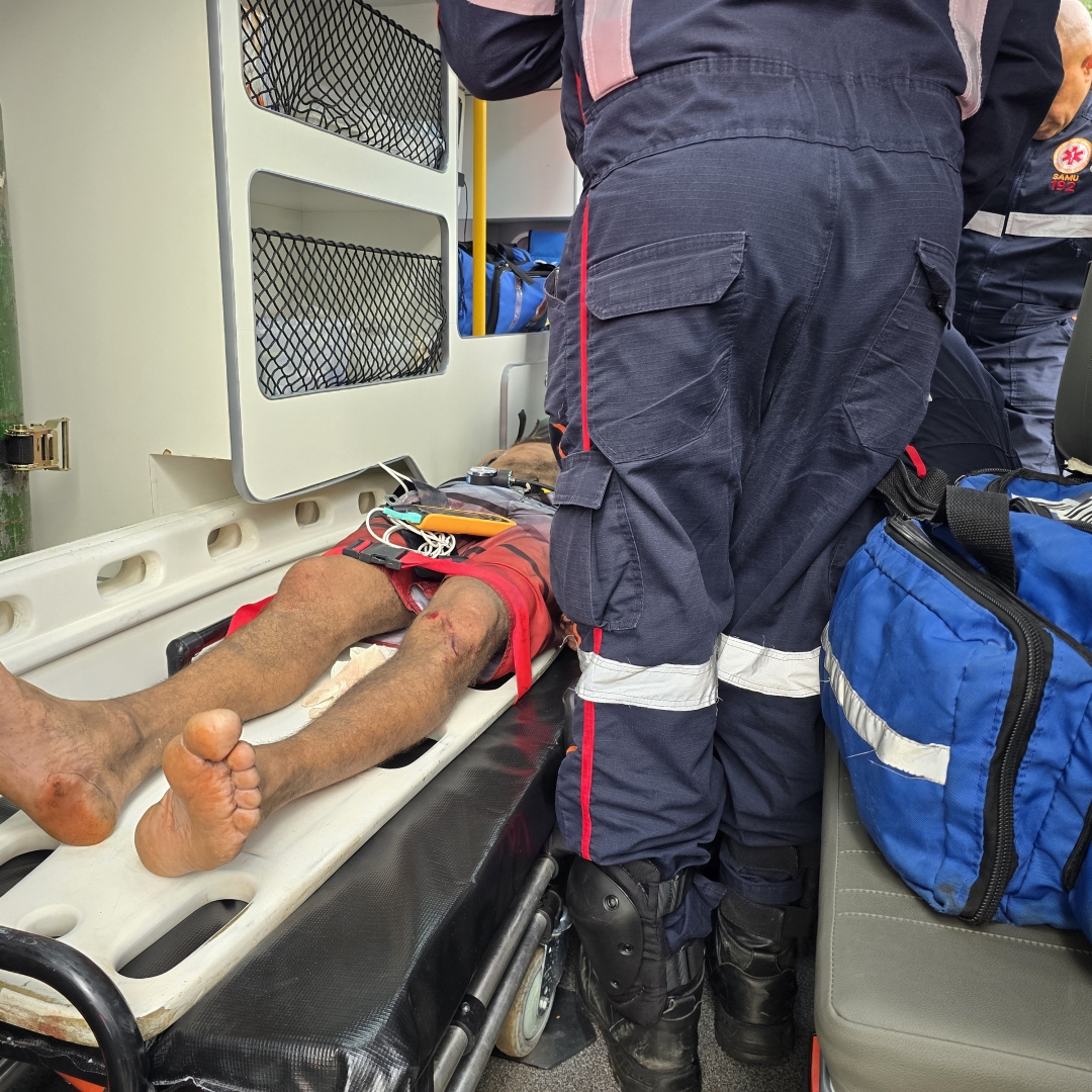 Dois homens ficam feridos após uma briga por causa de drogas