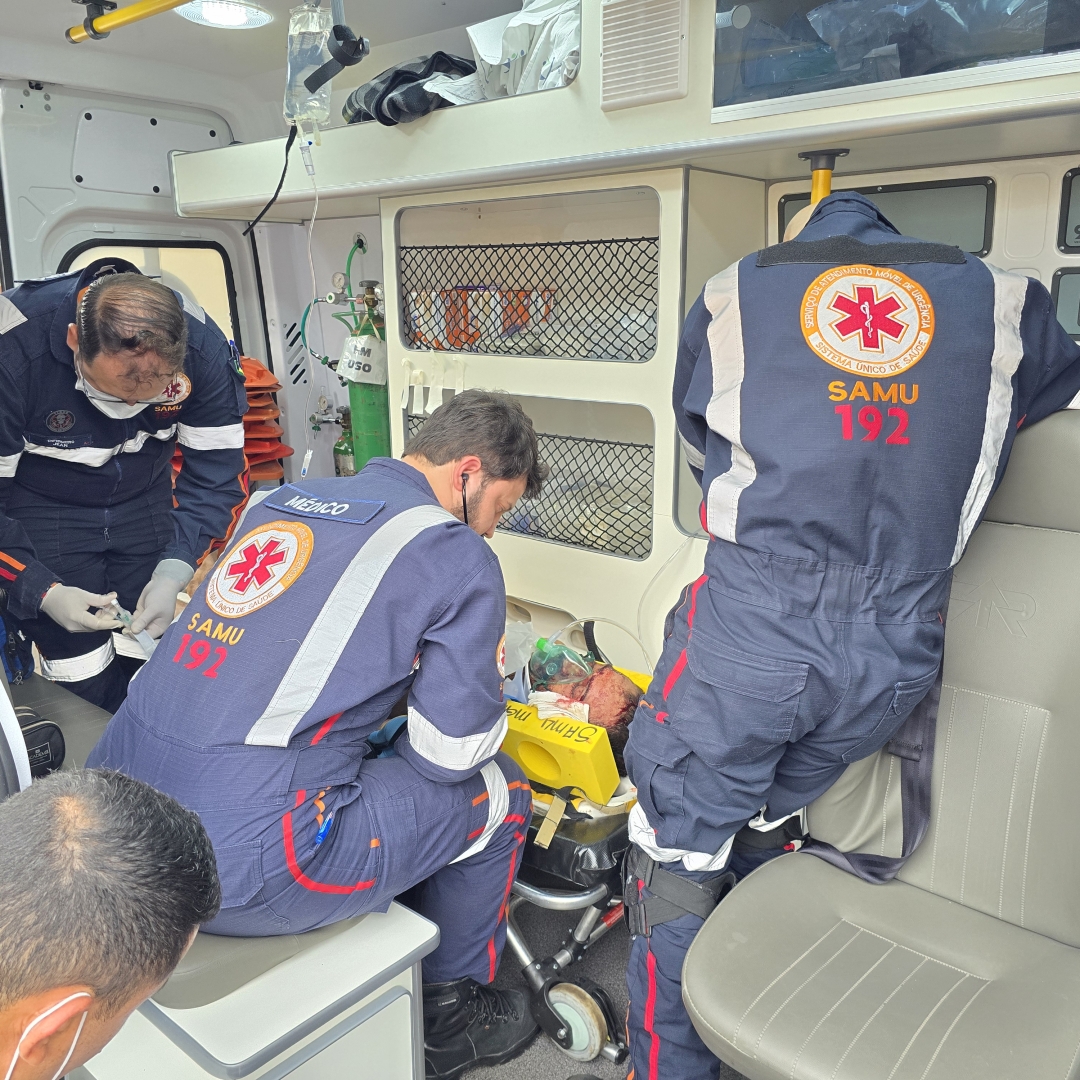 Dois homens ficam feridos após uma briga por causa de drogas