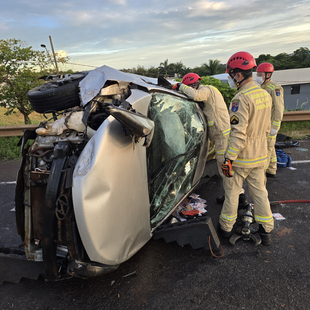 Mulher sofre ferimentos após sofrer acidente no Contorno Norte