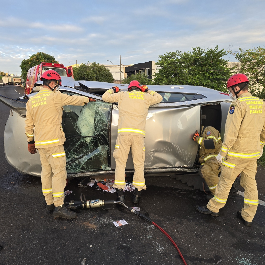 Mulher sofre ferimentos após sofrer acidente no Contorno Norte