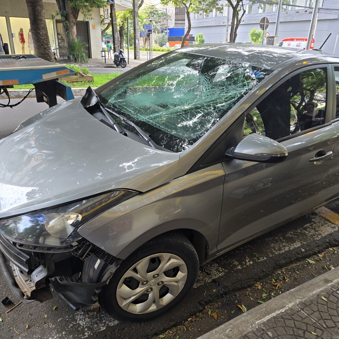 Moto que se envolveu em acidente no centro de Maringá era furtada