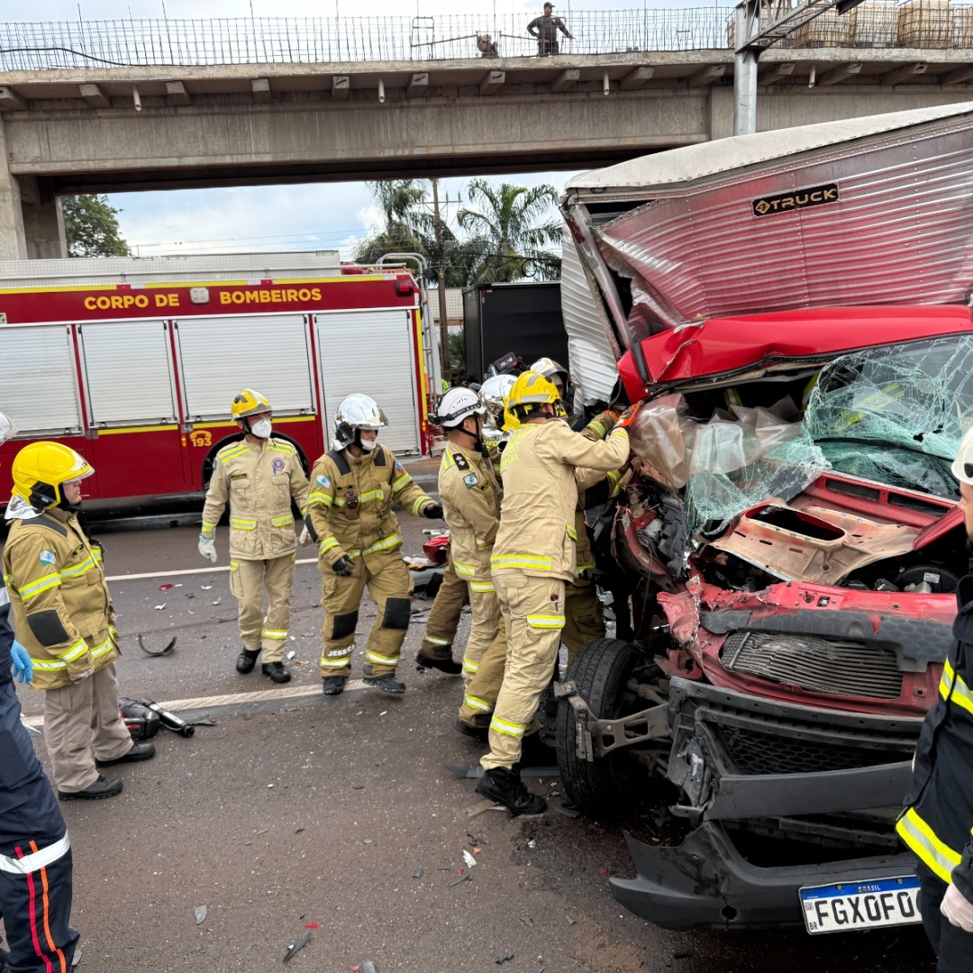 Motorista de carreta provoca acidente gravíssimo na rodovia de Sarandi