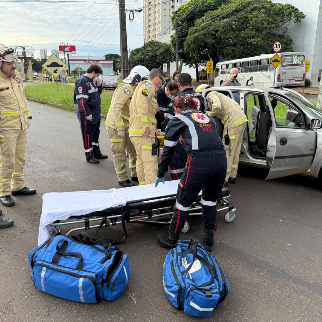 Idosa de 84 anos sofre acidente envolvendo dois automóveis em Maringá