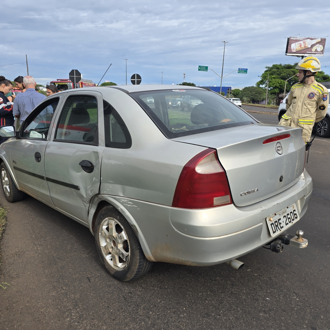 Idosa de 84 anos sofre acidente envolvendo dois automóveis em Maringá