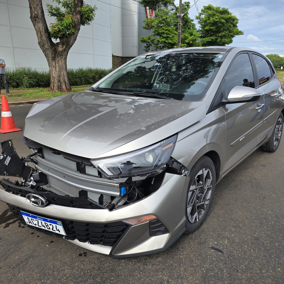 Idosa de 84 anos sofre acidente envolvendo dois automóveis em Maringá