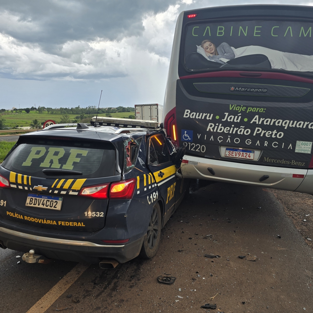 Agente da PRF fica ferido ao se envolver em acidente com viatura na rodovia BR-376