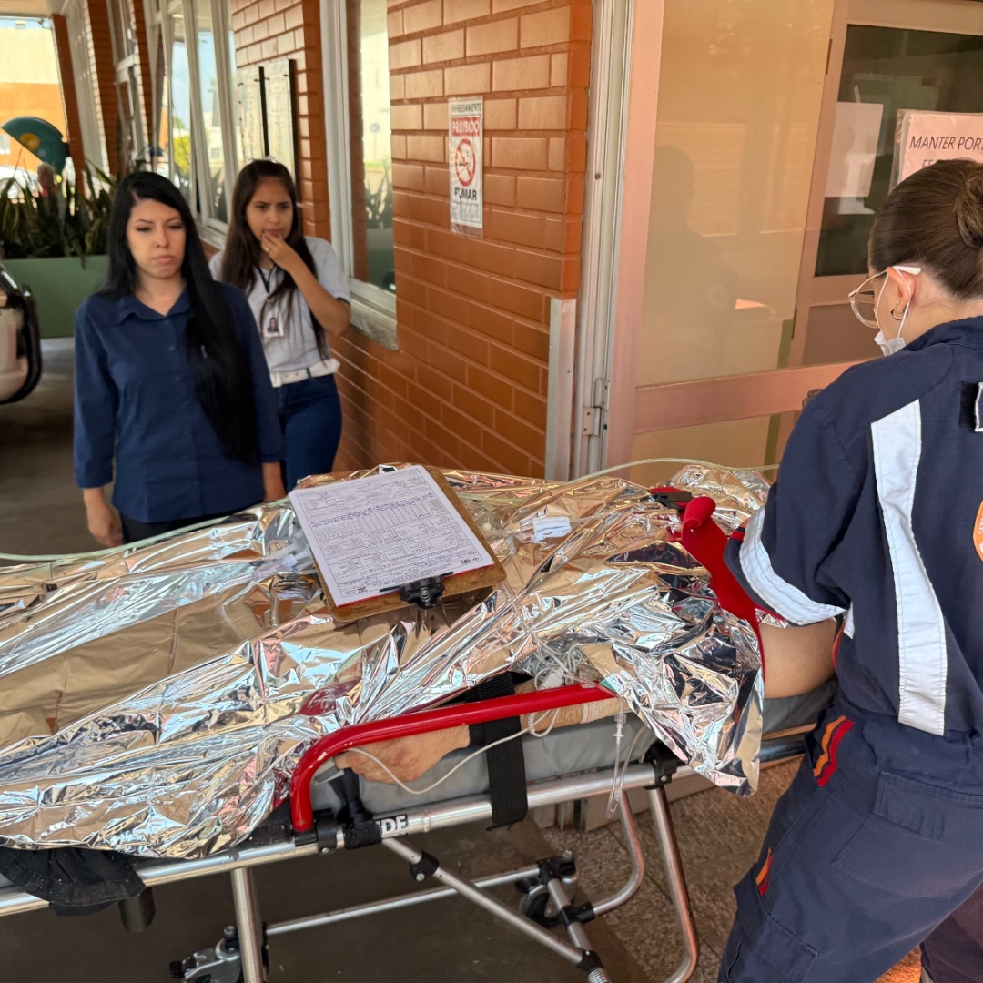 Trabalhador de 24 anos é entubado após cair de telhado de empresa em Sarandi