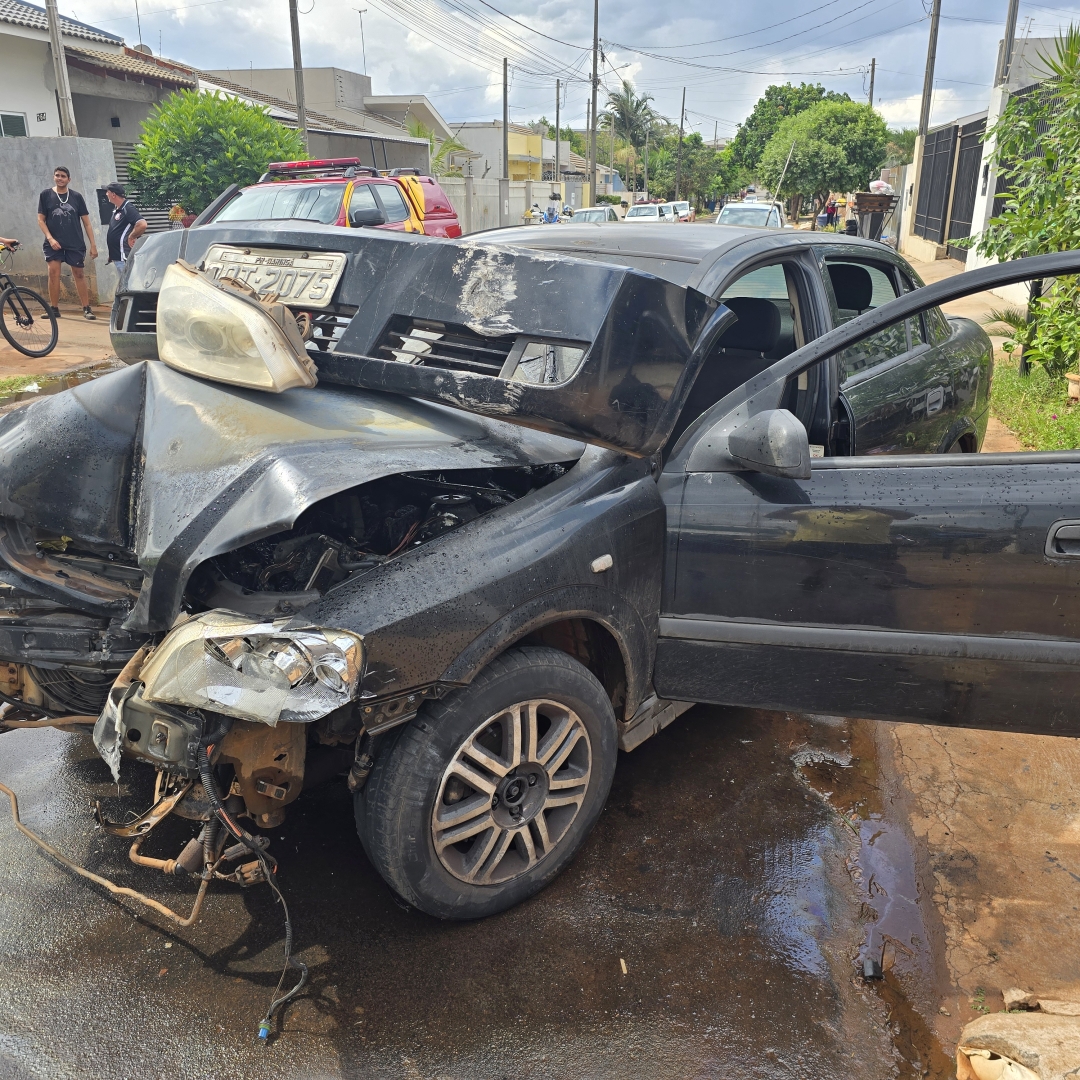 Motorista embriagado é preso em Mandaguaçu após bater veículo em muro de residência