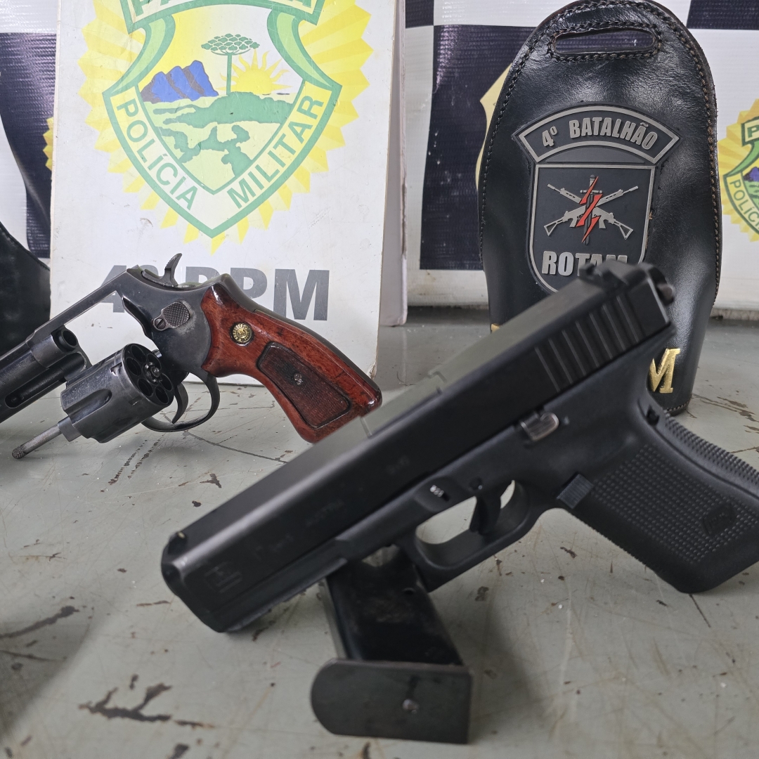 Armas, munições, drogas e carro furtado são apreendidos com casal em Maringá