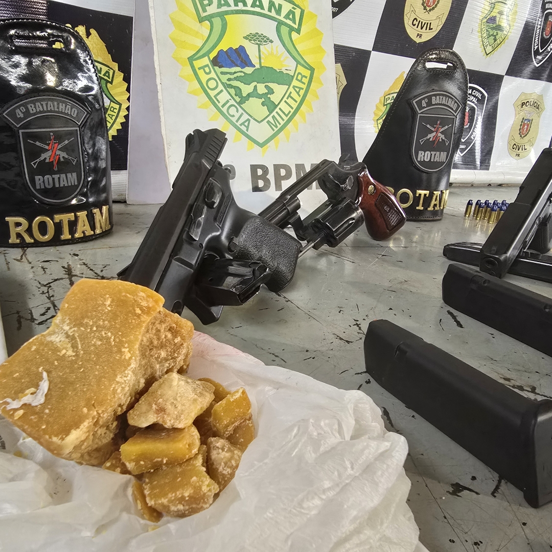 Armas, munições, drogas e carro furtado são apreendidos com casal em Maringá