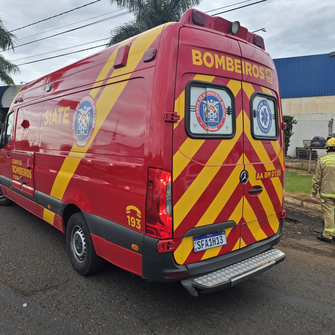 Motoristas são socorridos após colisão frontal no Contorno Sul