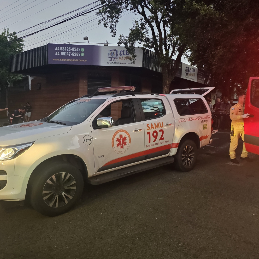Acidente entre Scooter elétrica e ônibus da TCC deixa dois homens gravemente feridos