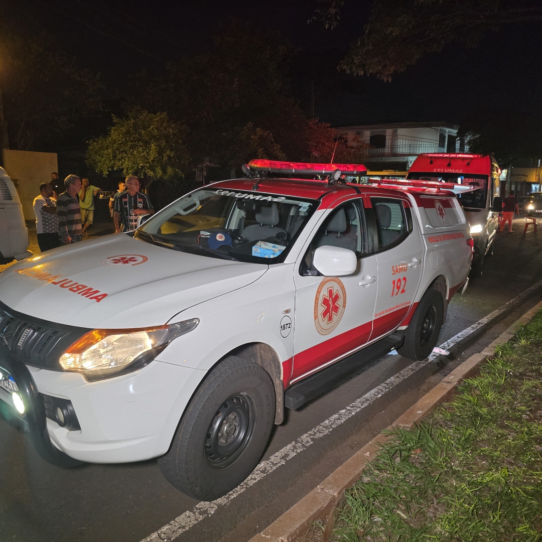 Mulher de 40 anos sofre ferimentos graves ao ser atropelada por carro
