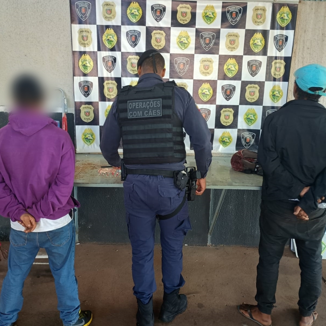 Irmãos são presos com 80 pedras de crack em Maringá