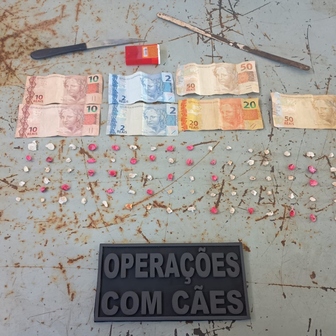 Irmãos são presos com 80 pedras de crack em Maringá