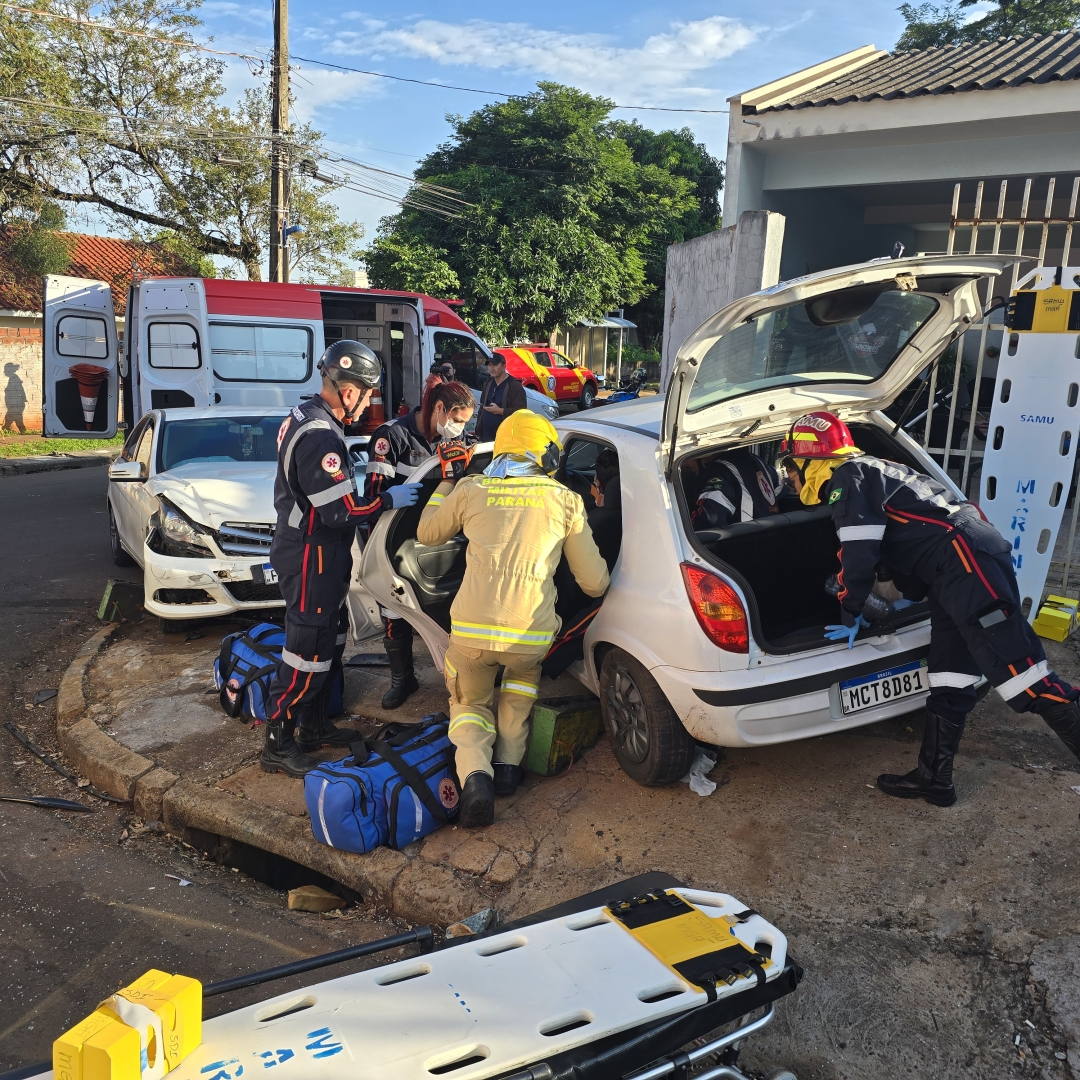 Motorista cruza preferencial e causa acidente grave em Maringá