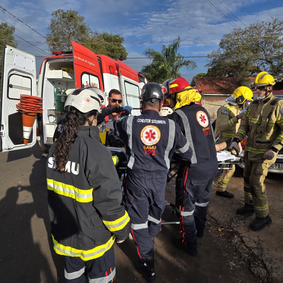 Motorista cruza preferencial e causa acidente grave em Maringá