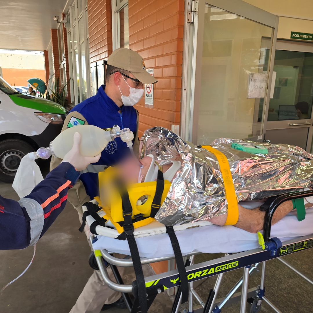 Idoso de 77 anos é internado em estado gravíssimo após ser atropelado no centro de Maringá