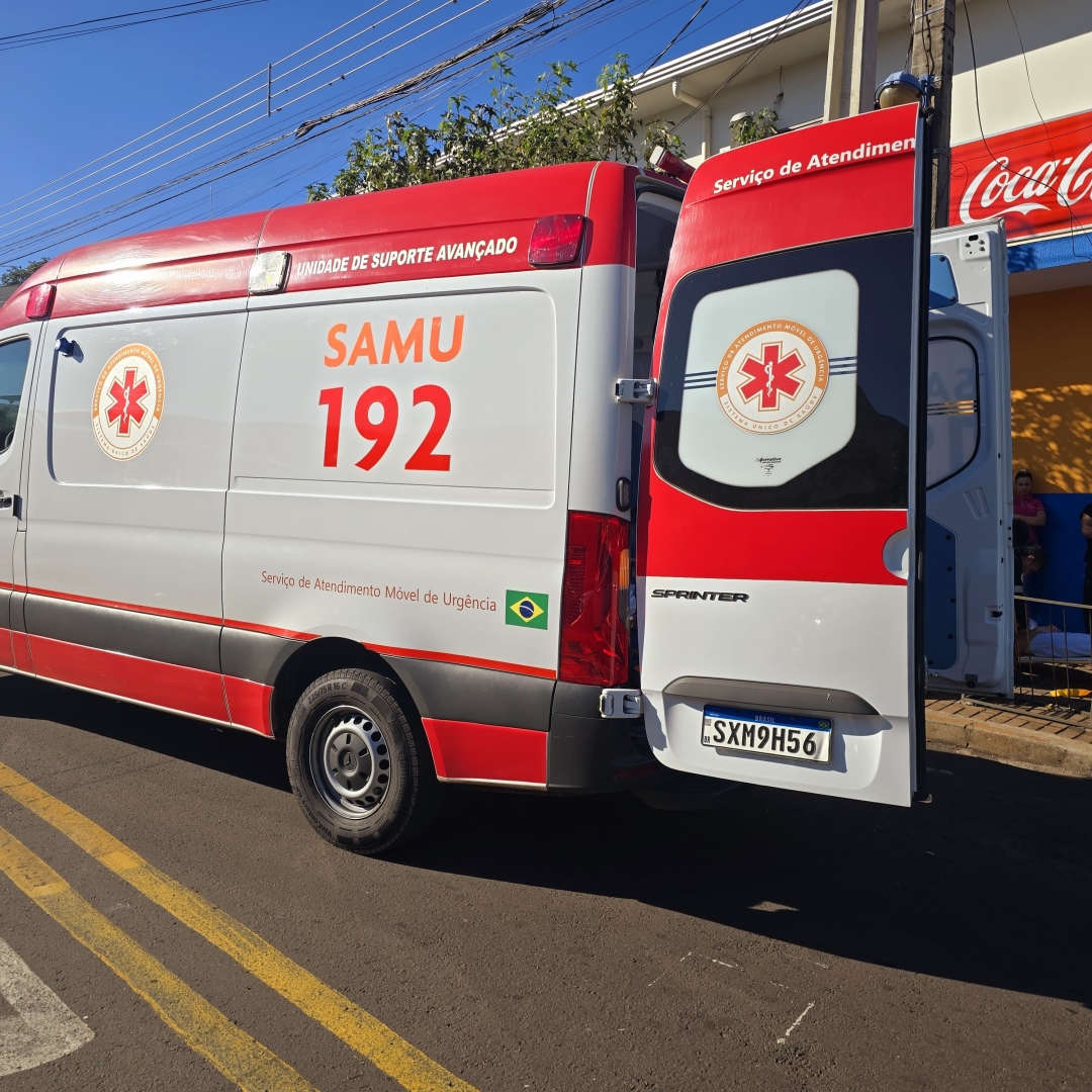Mulher invade preferencial e causa acidente na Avenida São Judas Tadeu